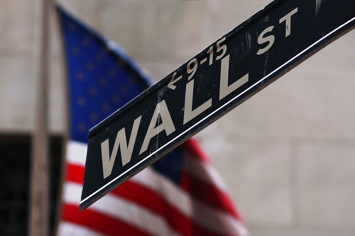 wall street ends up, prudent